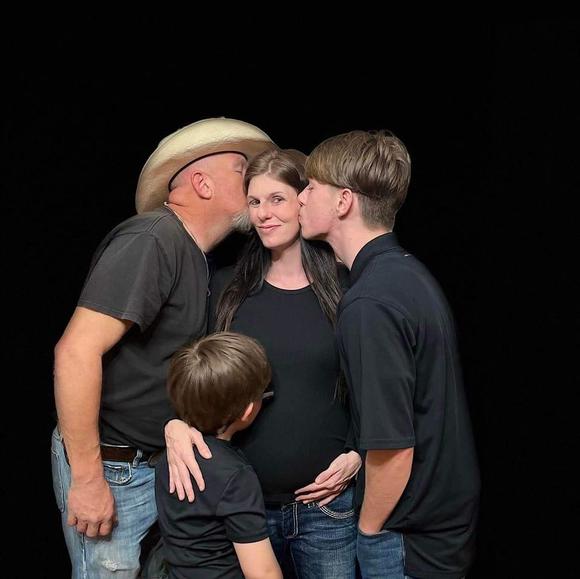 Meet your Posher, Stephanie - Picture 1 of 1